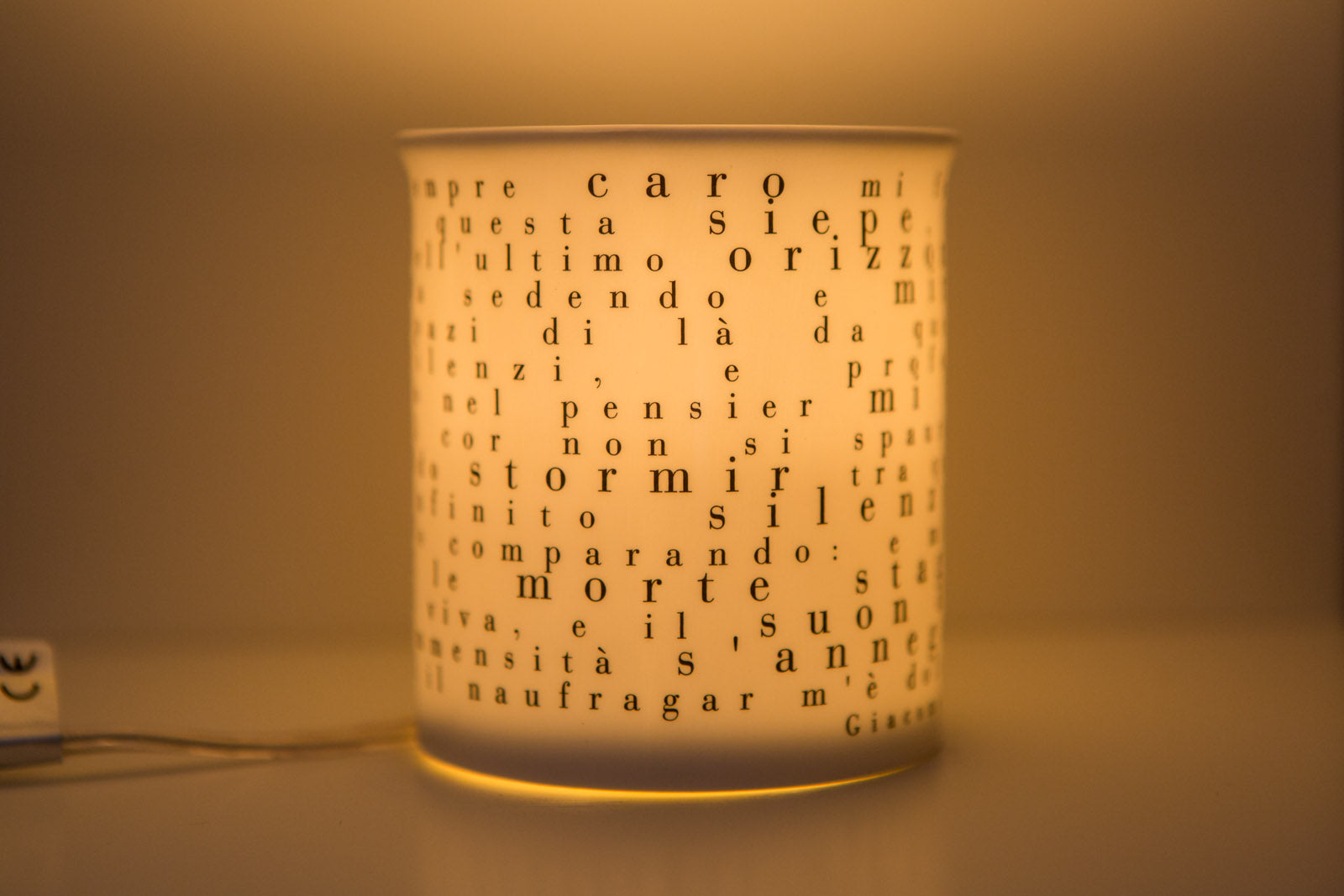 Lampada letteraria - Poesia “l’Infinito”, Giacomo Leopardi